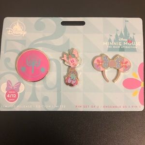 Disney pins